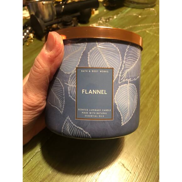 Bath & Body Works NEW 3-Wick Scented Candle with Essential Oils 14.5oz - Picture 2 of 5